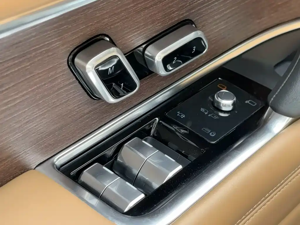 Land Rover Range Rover 2023 — фото 14
