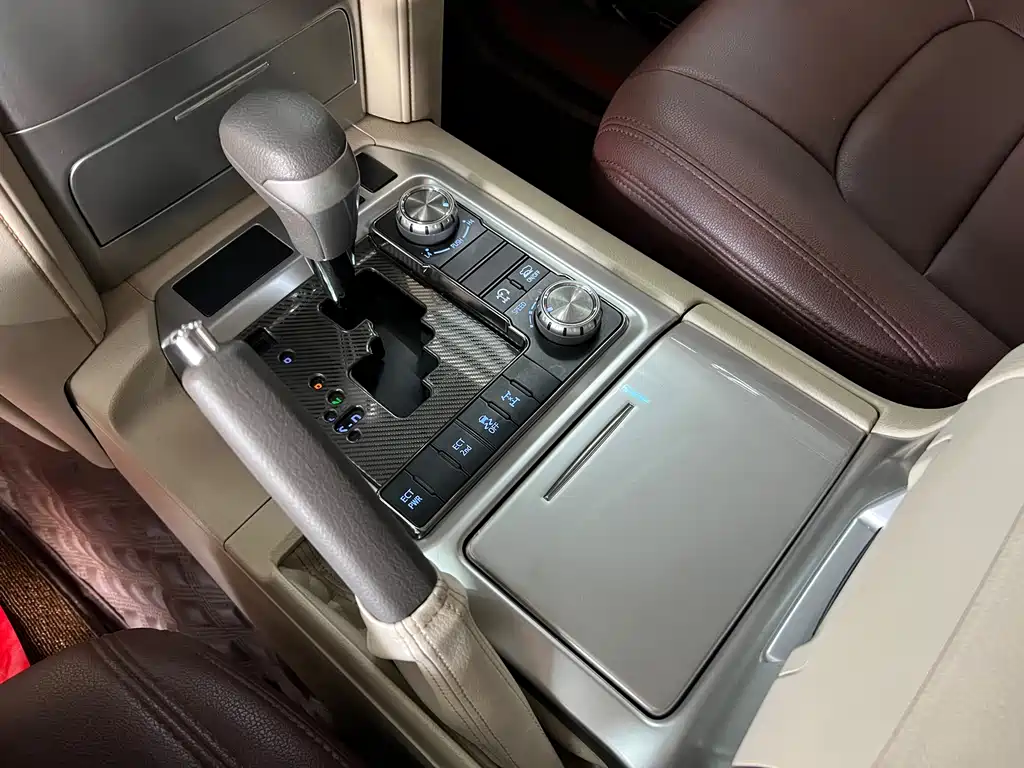 Toyota Land Cruiser 2019 — фото 18