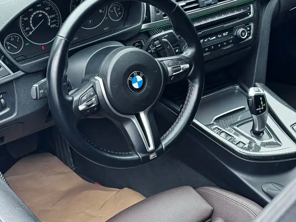 BMW 3 Series 2019 — фото 20