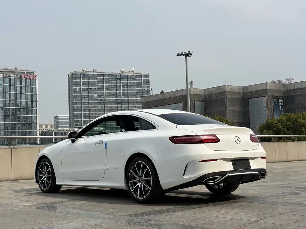Mercedes-Benz E-Class 2023 — фото 11