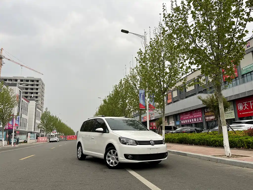 Volkswagen Touran 2018 — фото 17