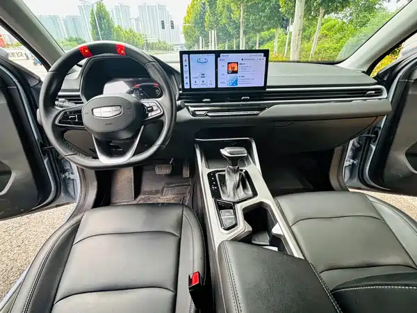 Geely Emgrand 2025