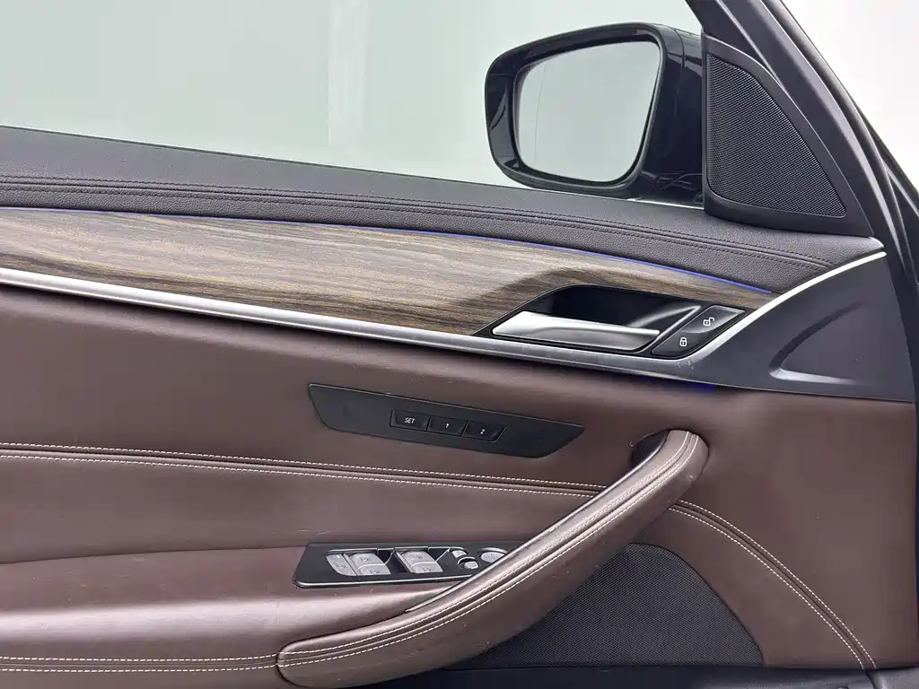 BMW 5 Series New Energy 2019 — фото 16