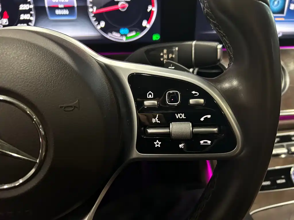 Mercedes-Benz E-Class 2019 — фото 12