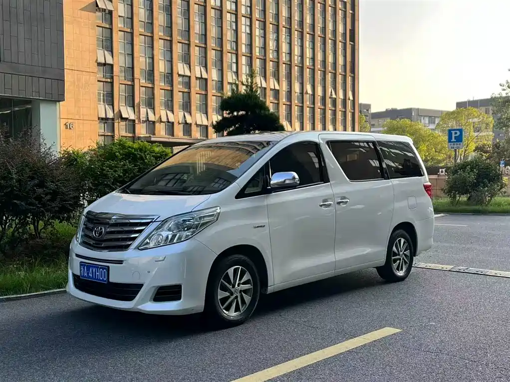 Toyota Alphard 2015 — фото 1