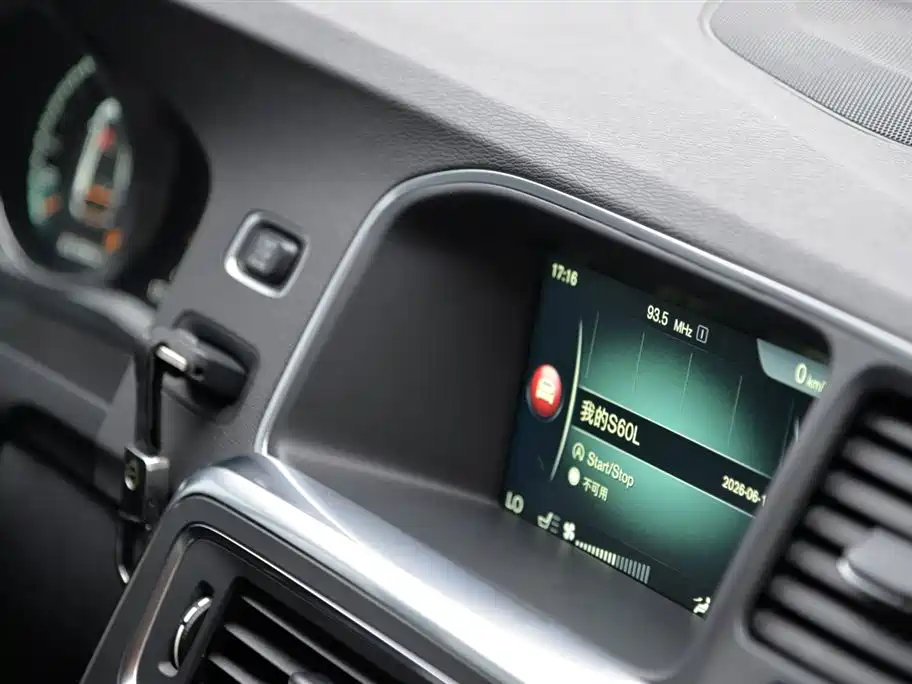 Volvo S60 2016 — фото 16