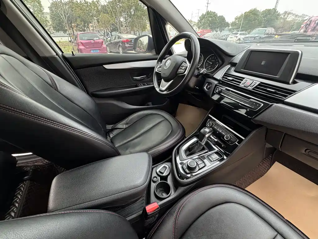 BMW 2 Series Active Tourer 2018 — фото 11