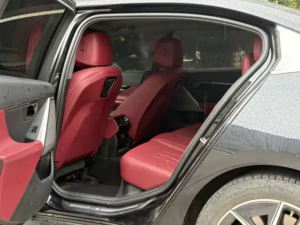 BMW i5 2024