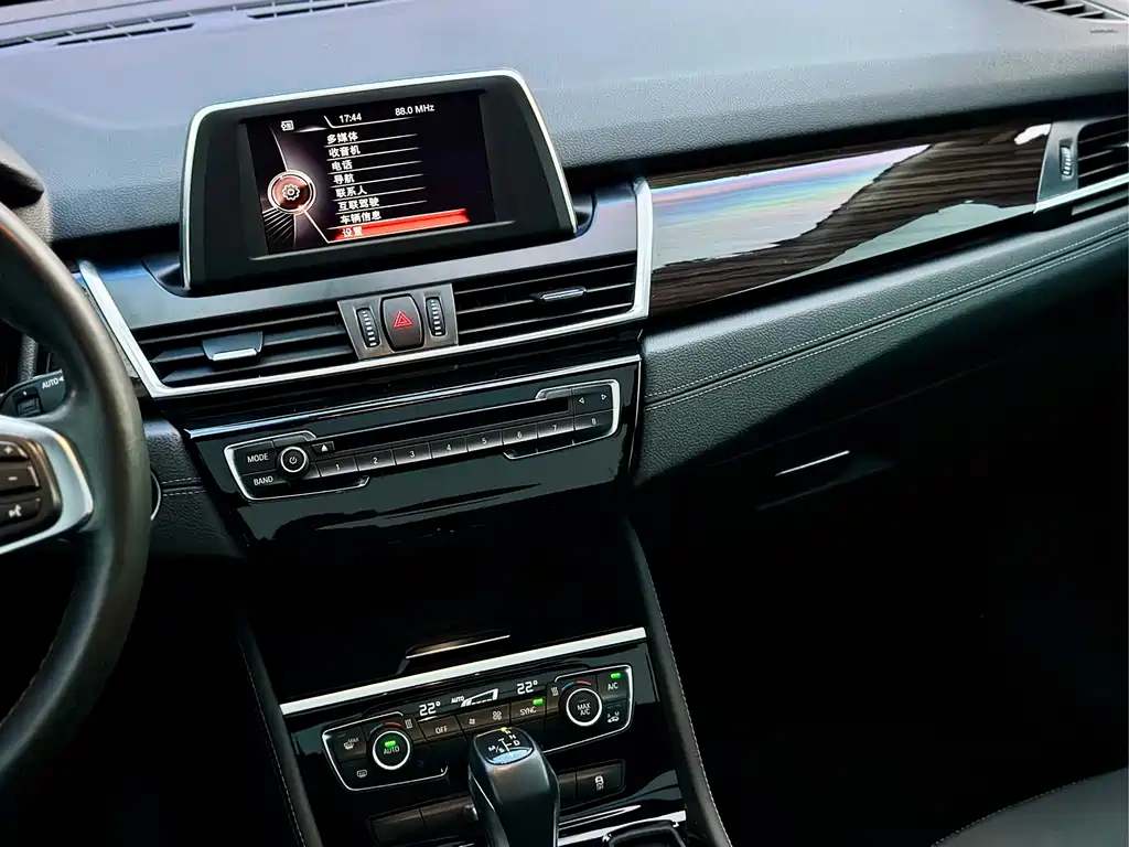 BMW 2 Series Active Tourer 2015 — фото 18