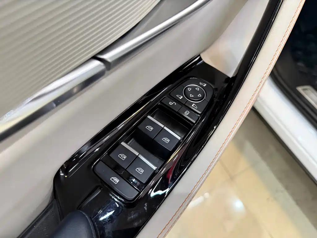 BYD Song PLUS New Energy 2023 — фото 13