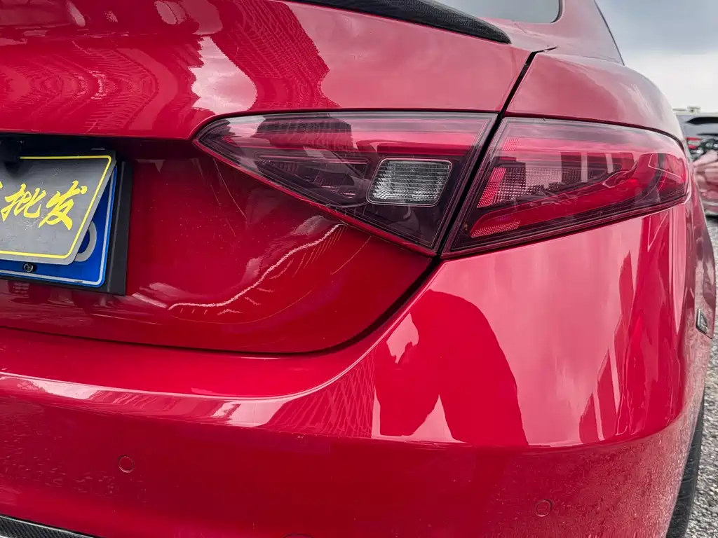 Alfa Romeo Giulia 2019 — фото 17