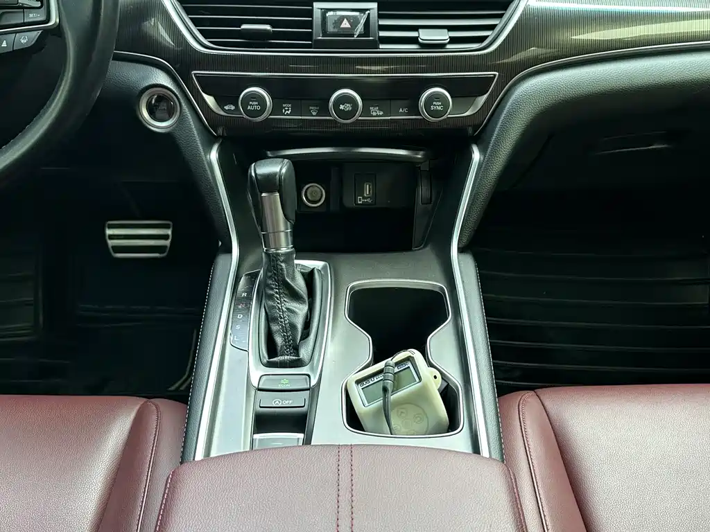 Honda Accord 2023 — фото 12