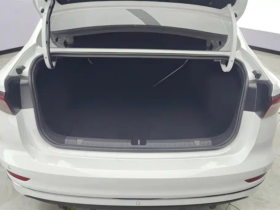 Geely Emgrand 2026