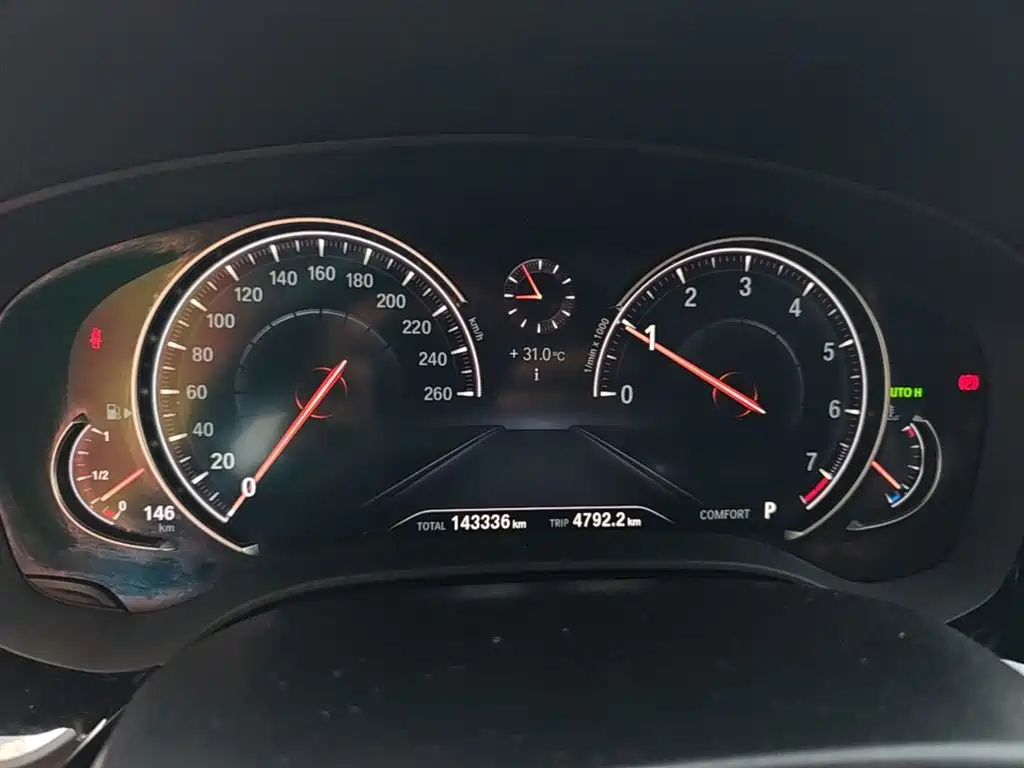 BMW 5 Series 2018 — фото 12