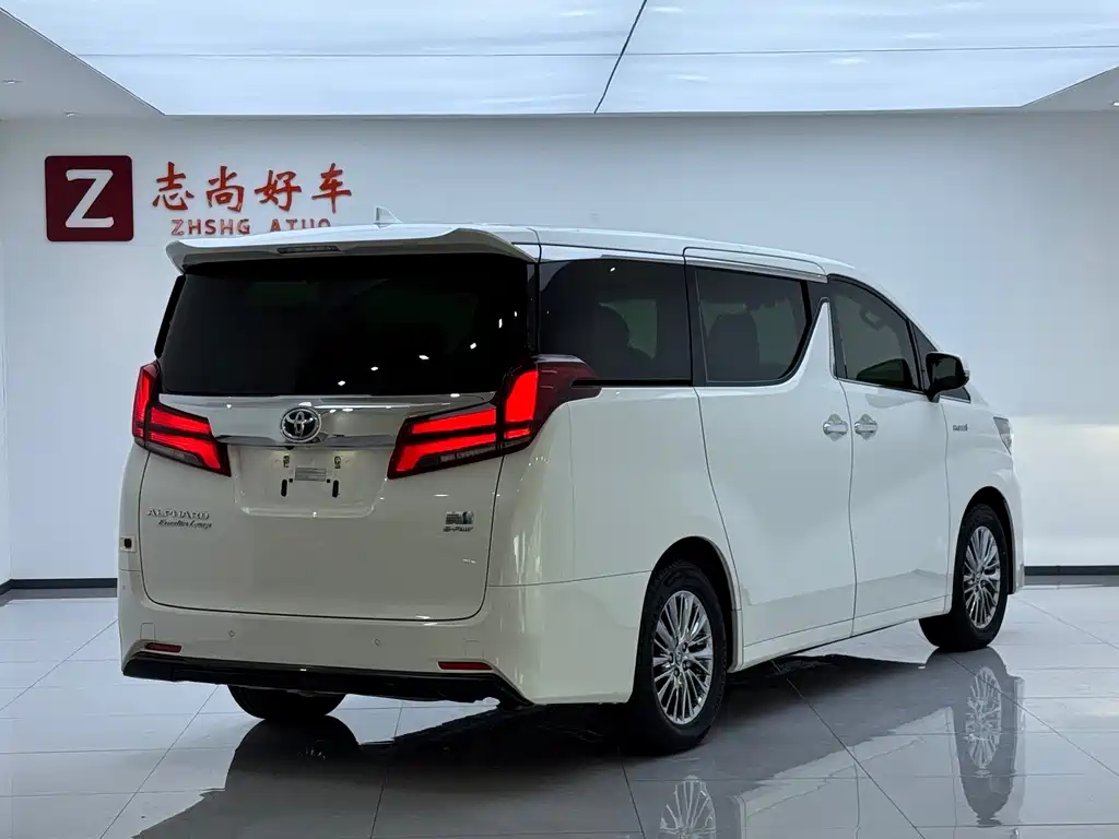 Toyota Alphard 2021 — фото 17