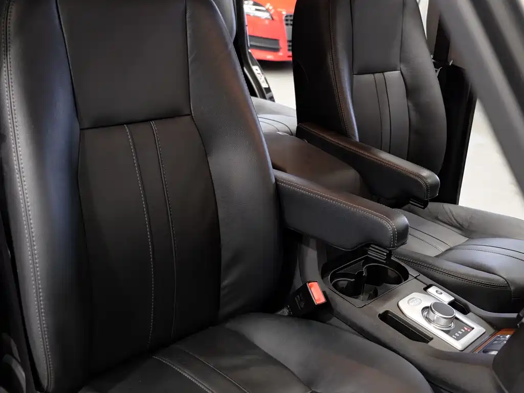 Land Rover Discovery 2016 — фото 17