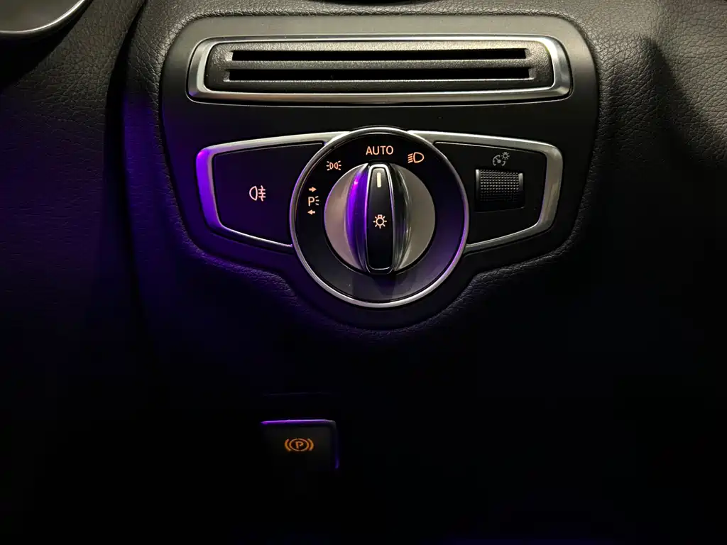 Mercedes-Benz C-Class 2019 — фото 18