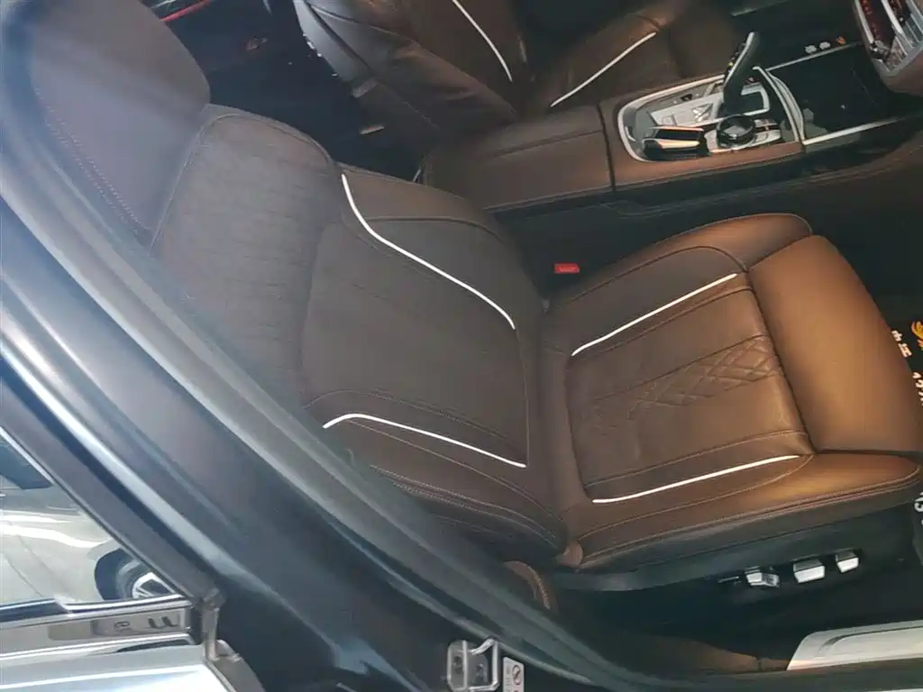 BMW 7 Series 2018 — фото 25