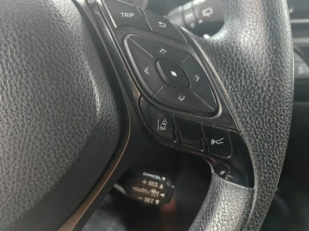 Toyota C-HR 2018 — фото 7