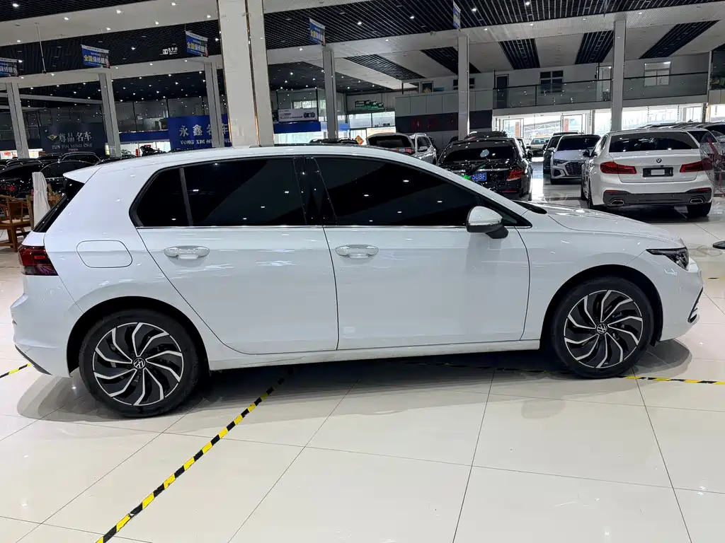 Volkswagen Golf 2024