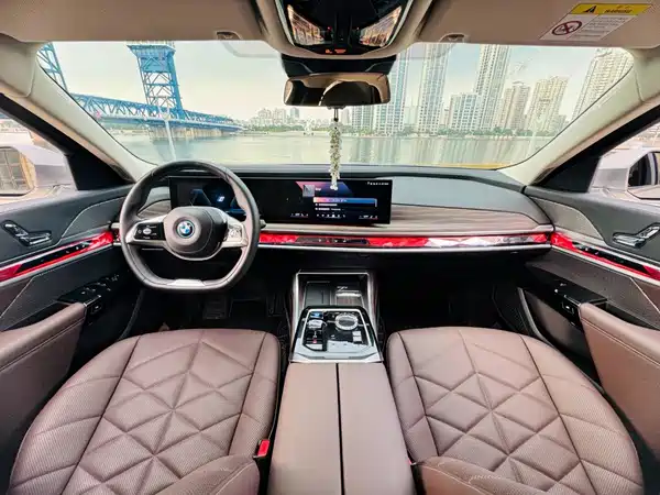 BMW i7 2023