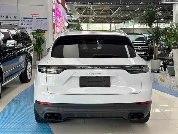 Porsche Cayenne 2022