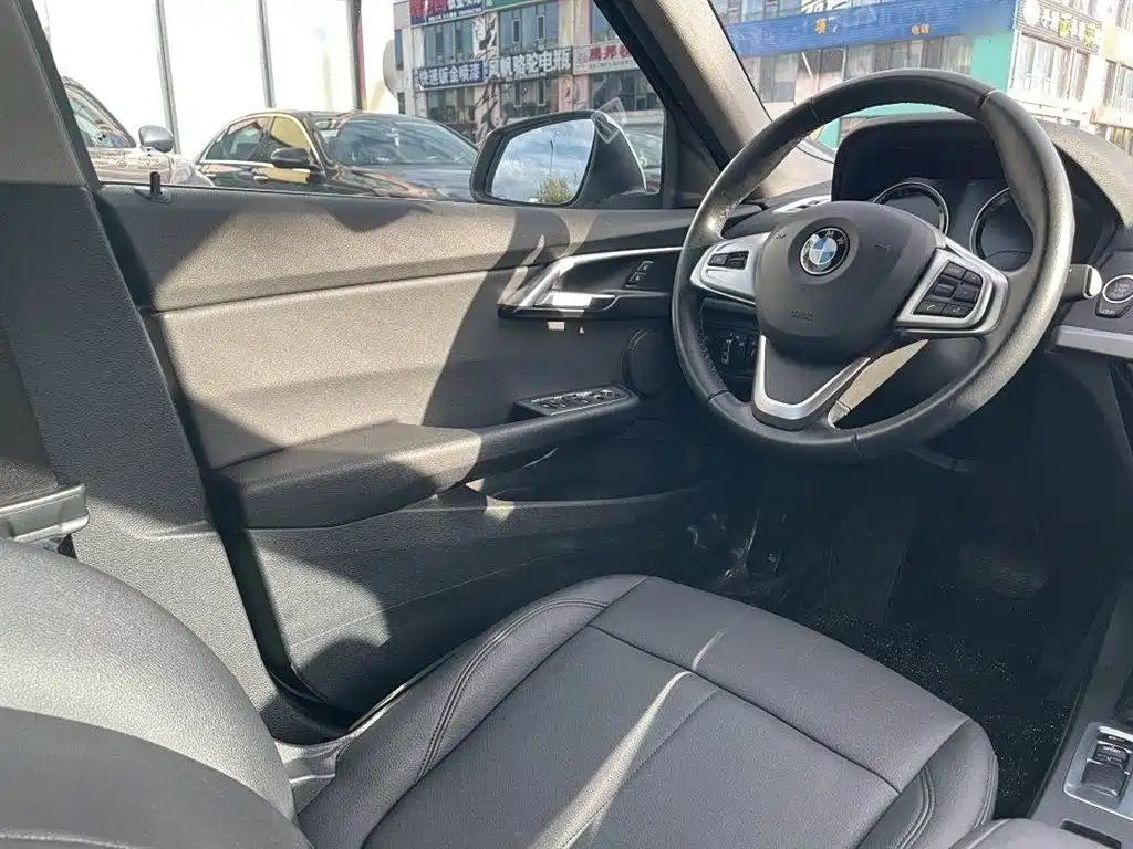 BMW 1 Series 2019 — фото 20