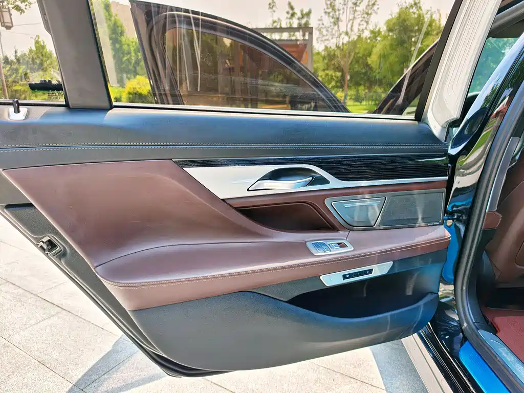 BMW 7 Series 2020 — фото 31
