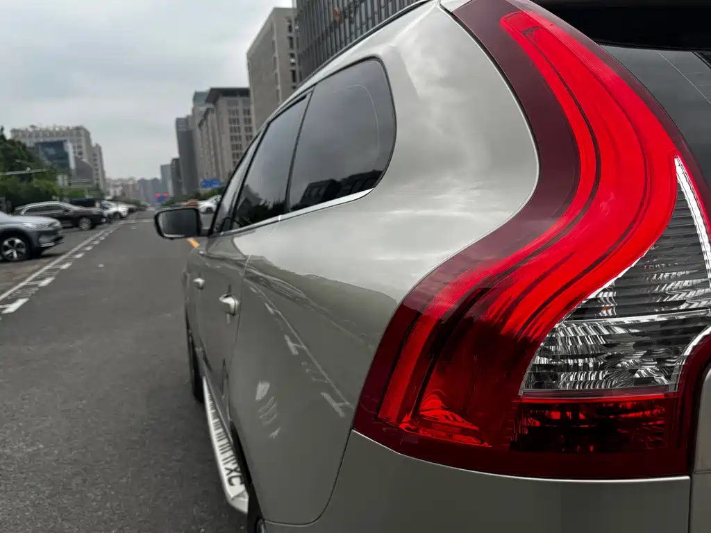 Volvo XC60 2016 — фото 16