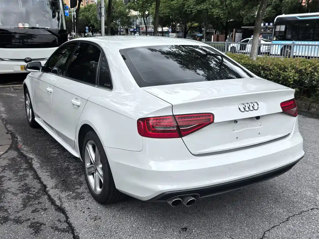 Audi A4L 2015 — фото 9