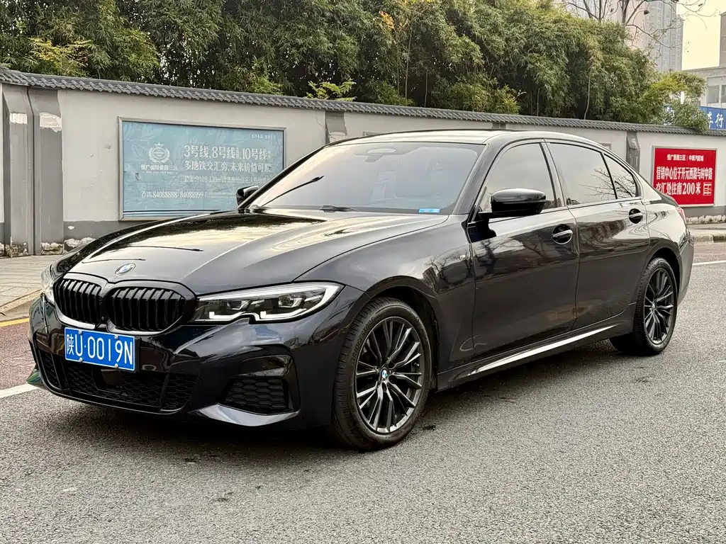BMW 3 Series 2022 — фото 1