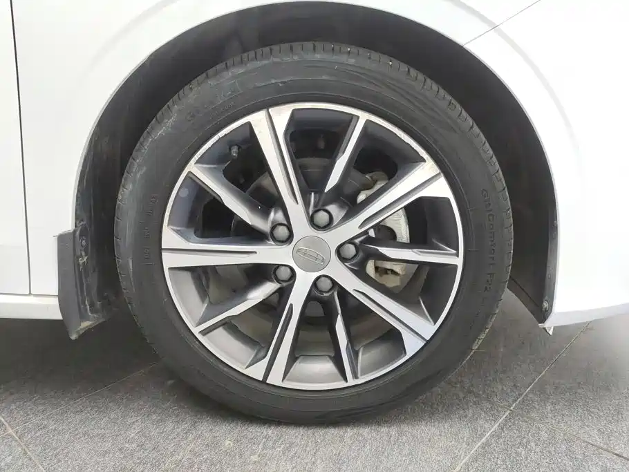 Geely Emgrand 2022