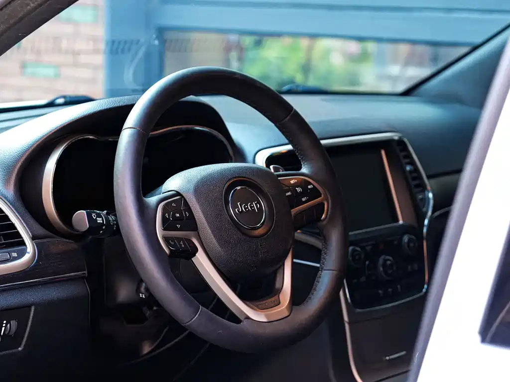 Jeep Grand Cherokee 2014 — фото 15