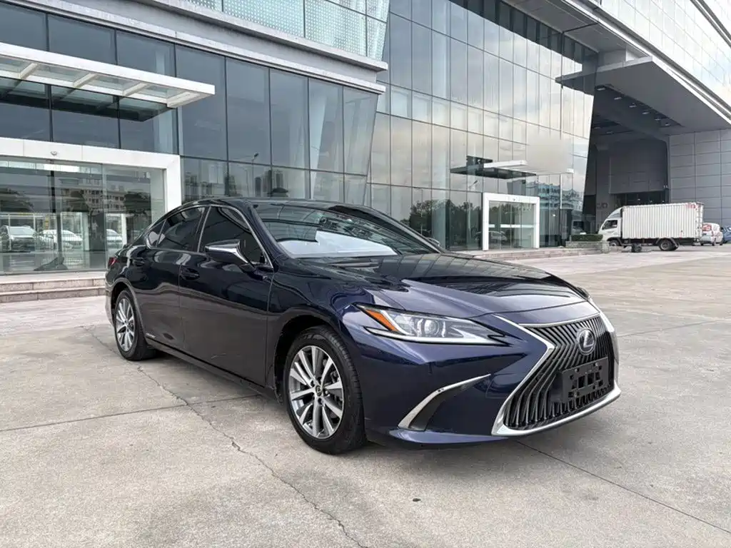 Lexus ES 2021 — фото 24