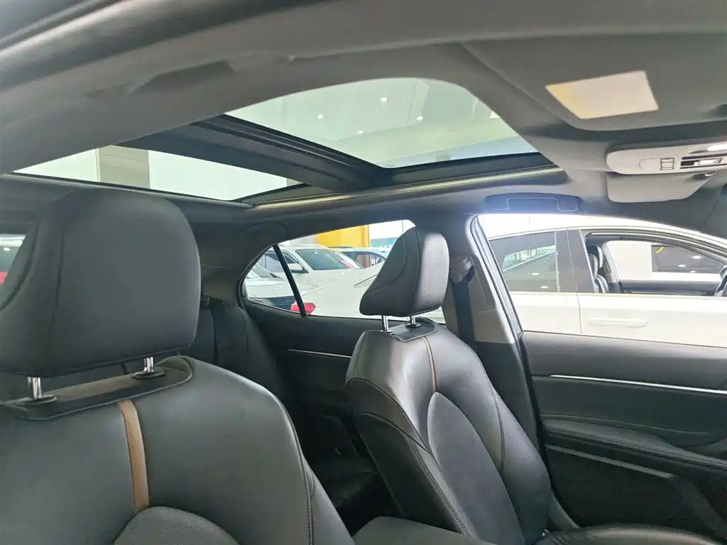 Toyota Camry 2023 — фото 11