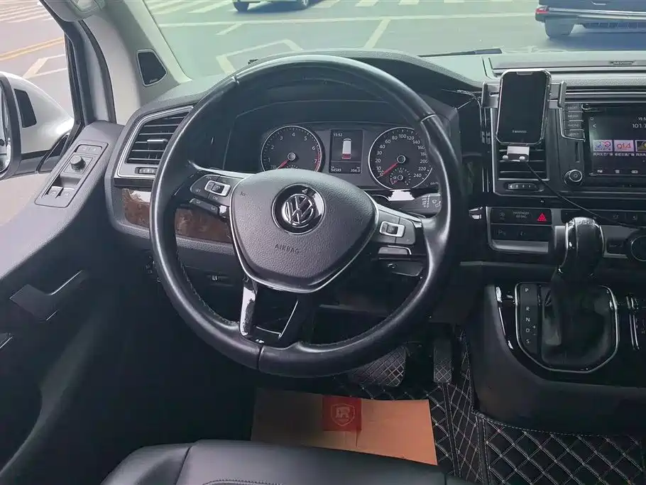 Volkswagen Multivan 2019 — фото 15