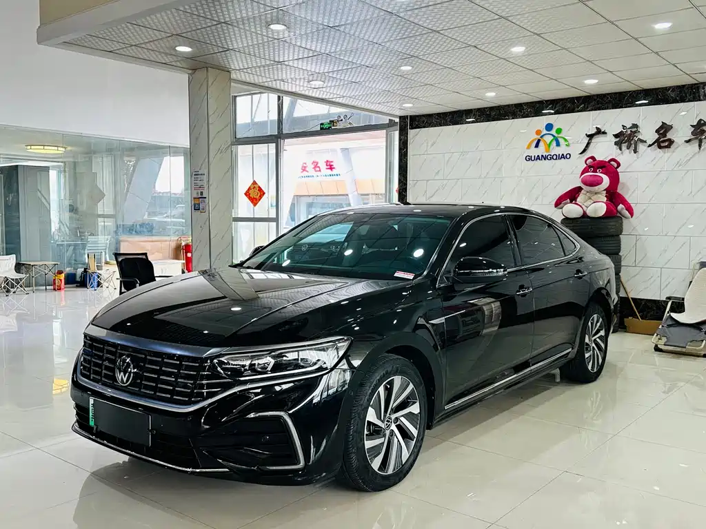 Volkswagen Passat Plug-In Hybrid 2024 — фото 1