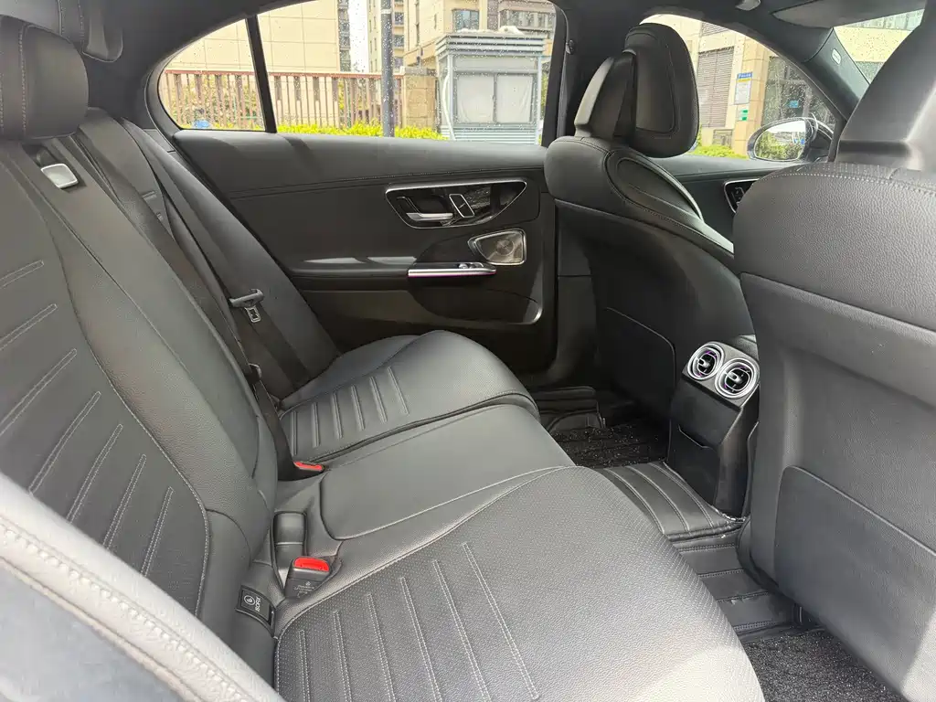 Mercedes-Benz C-Class 2023 — фото 15