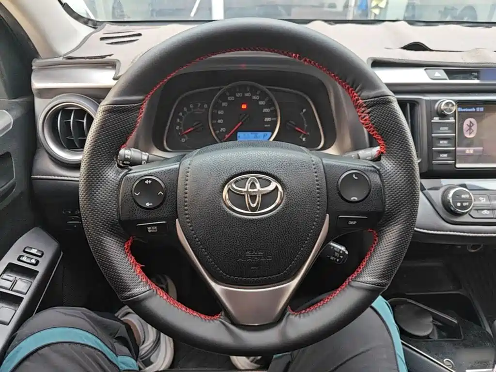 Toyota RAV4 2017 — фото 11