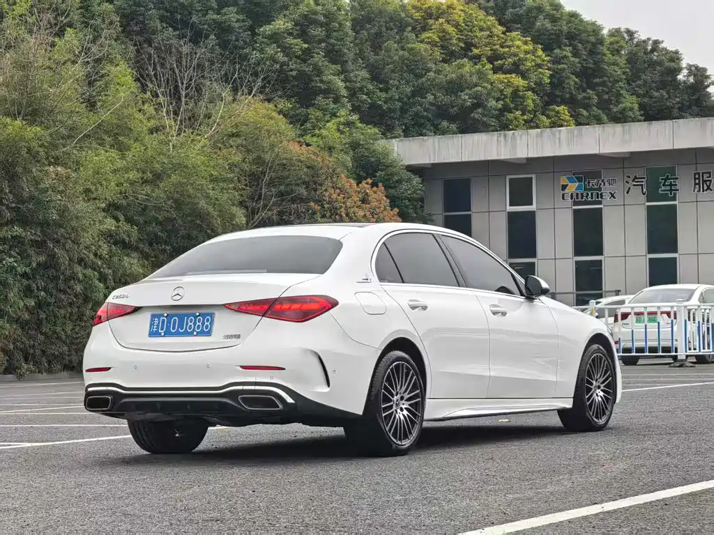 Mercedes-Benz C-Class 2024 — фото 4