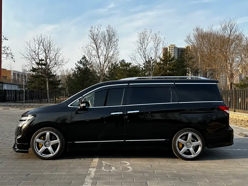 Nissan Quest 2015 — фото 4