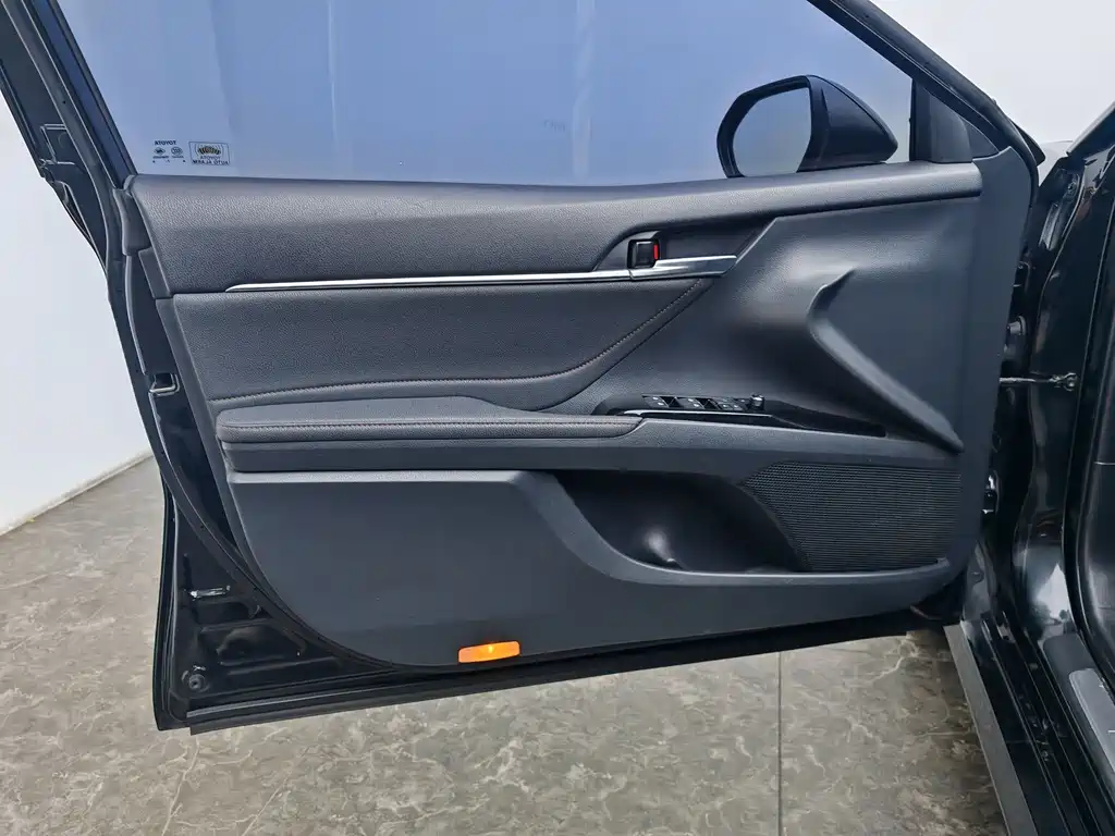 Toyota Camry 2018 — фото 19