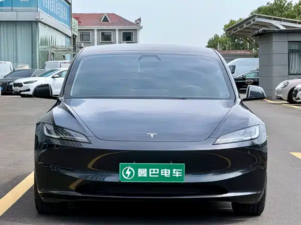 Tesla Model 3 2024