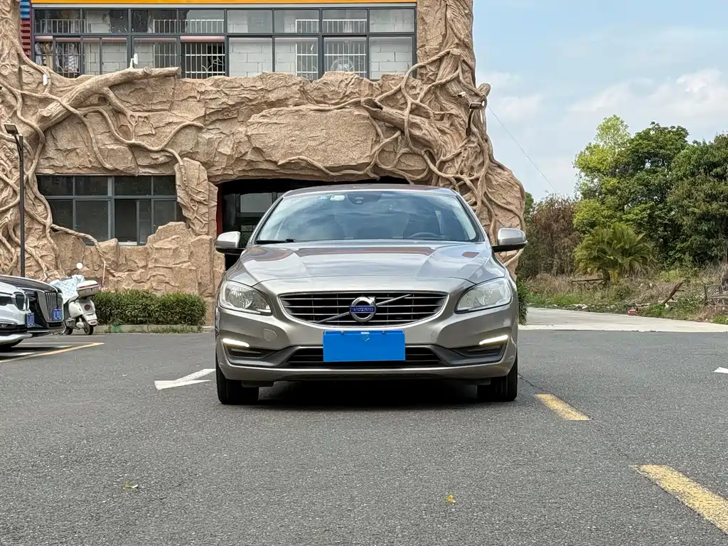 Volvo S60 2015 — фото 3