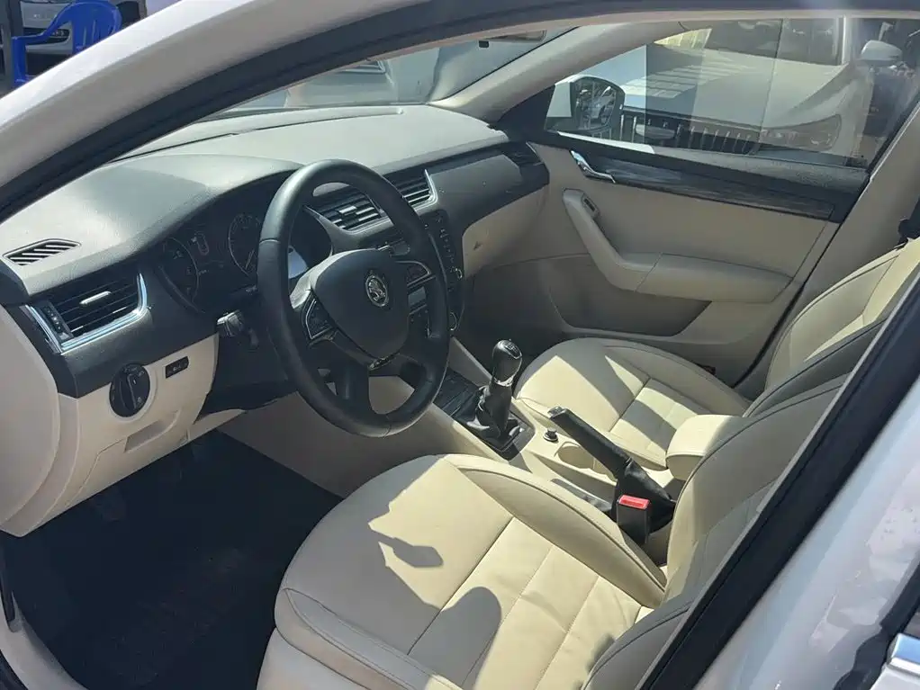 Skoda Octavia 2015 — фото 22