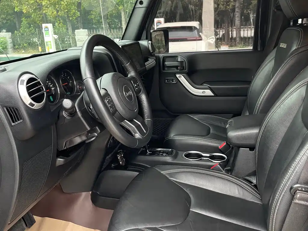 Jeep Wrangler 2017 — фото 10