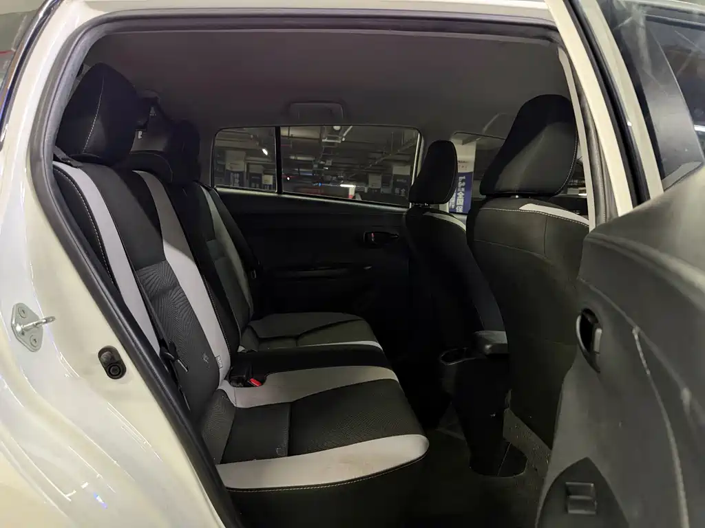 Toyota Yaris L 2022 — фото 10