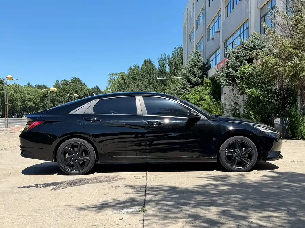 Hyundai Elantra 2022