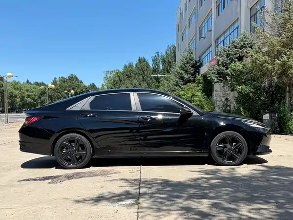 Hyundai Elantra 2022