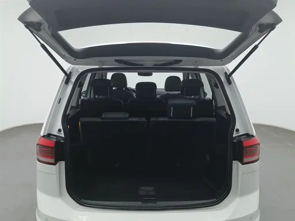 Volkswagen Touran 2018 — фото 16